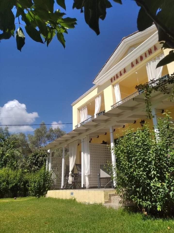 Villa Ladina ลิเกีย ภายนอก รูปภาพ