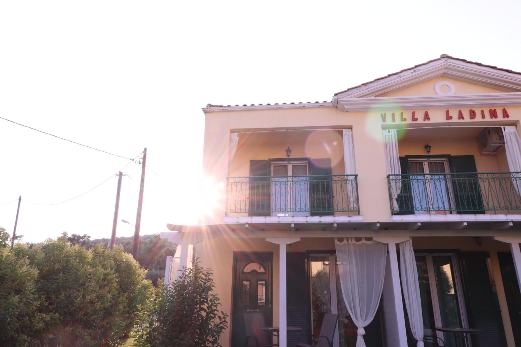 Villa Ladina ลิเกีย ภายนอก รูปภาพ